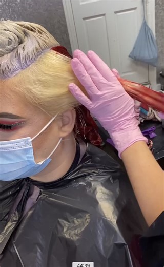 The satisfaction of applying a colour 😰 just LOVEE!! #manicpanichairdye #manicpanic #redhair #rainbowhair #multicolor #colouredhair #fyp #viral