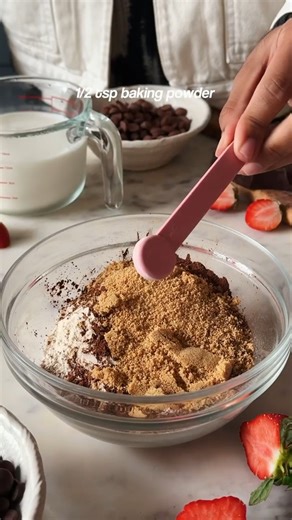 If making better-for-you desserts is your 2026 resolution, these Ragi Chocolate Pancakes are a must-try🥰 They’re easy to put together & incredibly delicious! Ingredients: 🥰1/2 cup ragi flour 🥰1/2 cup whole wheat flour 🥰2 tbsp cocoa powder 🥰2 tbsp jaggery powder 🥰1/2 tsp baking powder 🥰1/4 tsp baking soda 🥰1 cup milk 1/2 tbsp vinegar 🥰2 tbsp vegetable oil plus more for greasing Method- 1. In a bowl, add milk and vinegar to make buttermilk. Rest for 5 minutes. 2. ⁠In a separate bowl, add 