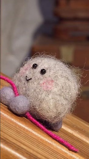 Watch how Fluff climbs the slide, adorable! Tweedy & Fluff shorts #cartoonforkids #cuteanimals #pets