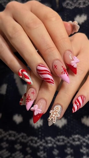 Nail Art Studio | 10 Piece Nails on Instagram: "A very cutesy holiday set 🎀 by Serena @serenadidem⁠ .⁠ Gel-X • Level 4⁠ 📍179 Orchard Street, NYC ⁠ ⁠ #christmasnails #winternailinspo #nycnailtech #nailart"