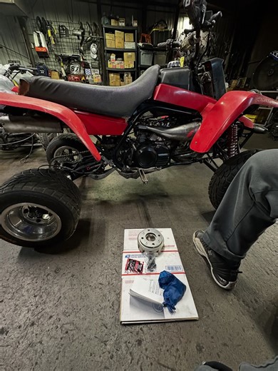 Rebuilding clutch basket and tuning the 421 #yamaha #banshee. Stay tuned in, be back at ya real soon | Banshee Darkside Sales