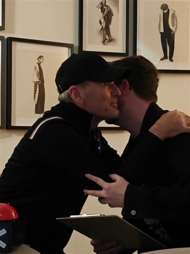 Laurent Baffie décide de commencer très fort l'interview. La suite de l'interview est à voir sur la chaîne Youtube