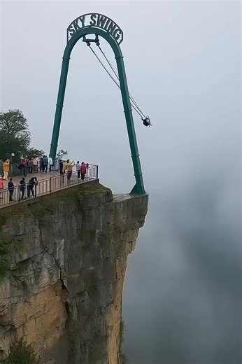 🚨BREAKING NEWS: Man LAUNCHED into the air — then comes CRASHING DOWN!… WATCH FULL VIDEO IN COMMENT👇 | Mind Thinker