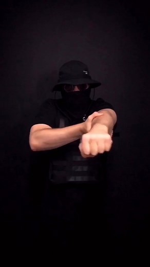 𝚃𝙷𝙰𝚃 𝚂𝙾𝚄𝙽𝙳𝚂 (made by my friend Takao) #art2face #sound #isolation #robot #robotdance #dance #handstyle #choreograhy #germany #animation #sfx