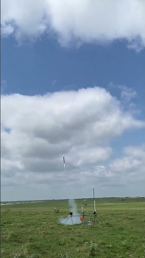 Estes Majestic Pro Series II rocket on a G74W #rocket #estes #aerotech #dars