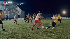 Alcanzar los sueños es más fácil cuando se cuenta con el amor y el apoyo de los padres. Así, los momentos difíciles, se convierten en preciosos recuerdos para la familia. Con LG TurboWash3D ™ manchas lavables, recuerdos inolvidables. Conoce más sobre LG TurboWash 3D 👉🏻 http://spr.ly/6186ExjUG | LG Global