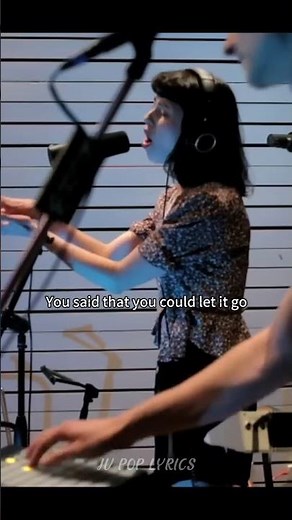 Gotye performing "Somebody That I Used To Know" Live on KCRW [ LIVE PERFORMANCE LYRICS ]