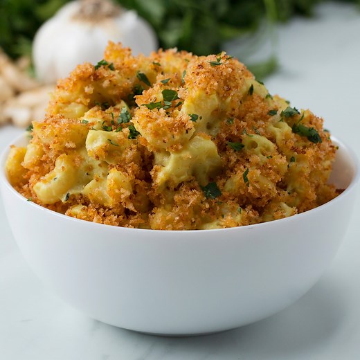 Watching this vegan mac 'n' cheese being made is making my mouth water. 🤤 RECIPE: https://tasty.co/recipe/the-best-ever-vegan-mac-n-cheese | Tasty