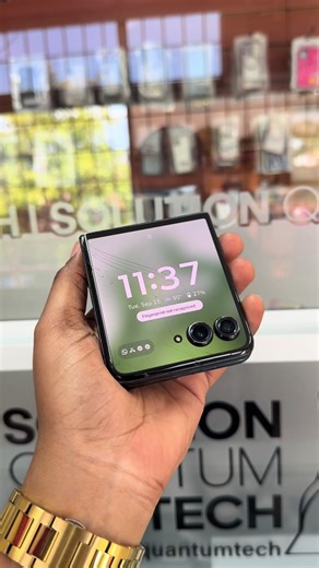 Good as new! We've successfully completed a Motorola External Display Replacement 👩🏽‍🔧🔨🛠️. Need a repair? Send us a message! @solutionquantumtech2