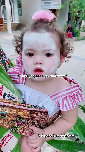 Bayi Makan Lucu: Momen Menggemaskan Briella dan Kimberly