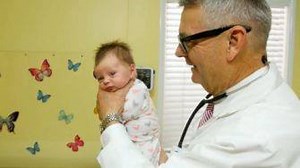 Doctor’s amazing technique to calm crying babies goes viral: Have you tried the “Hamilton hold” on your crying baby? Here's how! http://abcn.ws/1RGRxgB | Good Morning America