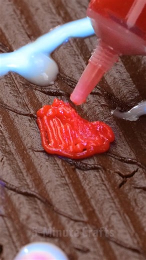 1.1M views · 1.1K reactions | An easy way to draw a design on a cake using a projector  | 5-Minute Crafts | Facebook