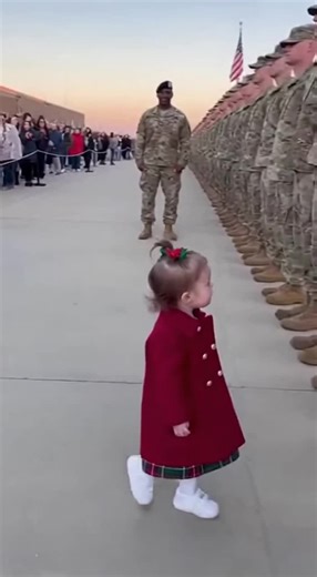 Baby Reunites with Soldier Dad in Heartwarming Moment
