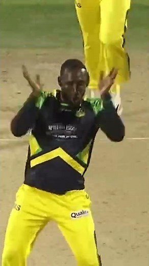Kesrick Williams takes INCREDIBLE catch! 🤯