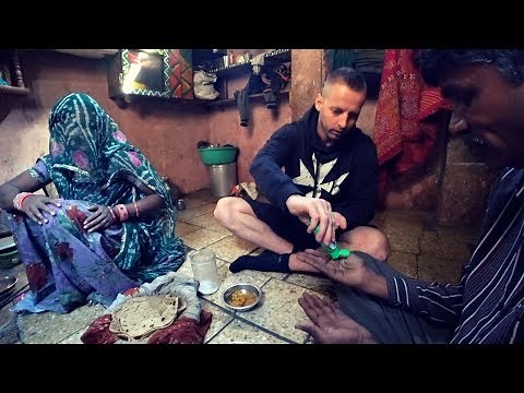 I had dinner in Ahmedabad's Hollywood Slum 🇮🇳