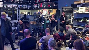 Here Christoph switches the Speaker Imprints. You hear just the Kabinet in the room. Audio is just iPhone again. We will do a video with proper micing in the room soon! | Kemper Amps