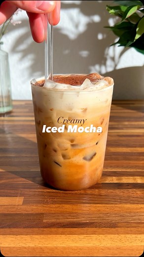 Creamy Iced Mocha 🍫☕️ Recipe👇🏽 . Recipe: - brew a shot of espresso over some chocolate créme (or just some chocolate pieces/ or cocoa powder) - while brewing add ice and 120 ml/ 4 you of milk to a glass - stir the espresso until the chocolate is dissolved - add the espresso to your glass - froth together: * 3 oz/ 90 ml (oat) cream * 15 ml/ half oz vanilla syrup * splash of milk (ca. 1 oz) - top your iced mocha with that sweet cream - optionally garnish with some cocoa powder That’s it. Enjoy!