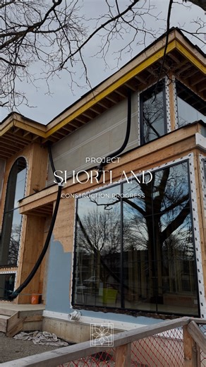 Sakora Design Custom Homes on Instagram: "Construction Progress at Project Shortland – this 3,700sft ultra modern new build with Tulum inspired details is well under way. Strong horizontal rooflines, sculpted massing, arched windows and large expanses of glass are defining a bold yet relaxed architectural presence as the structure continues to take shape on site. Let us know what you think 💬⁠ ⁠ #architecturaldesign #customhome #newbuild #modernarchitecture #ultramodern #luxuryhomes #designinspi