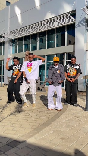 Caught a quick one with the famo🚀🔥🙂‍↔️😁 @Tlhogi Molefi @dubetwiinz👬 #hinade #SAMA28 #4u #tiktoksouthafrica🇿🇦 #fypシ゚viral #vibes #viral #risk #SAMA28 #mzanzitiktok #fypシ