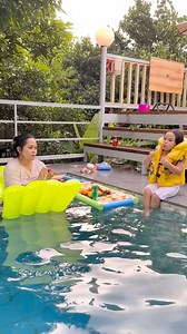 Naligo at gumawa kami ng floating food tray ni indai sa swimming pool | Mama Rochelle & Indai Eunice Vlog