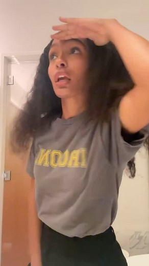 ‎Yara (يارا) Shahidi‎ on Instagram: "First Monday of 2025—let’s get to it. 💃🏽⚡️"