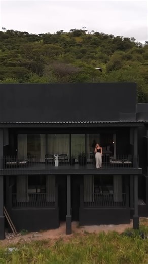 Inside a top luxury safari lodge: Wildlife, elegance, and scenic adventure