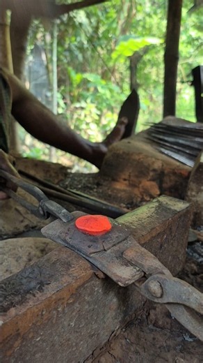 From Red-Hot Steel to Handmade Craft | The Power of Traditional Blacksmithing #blacksmith #shorts