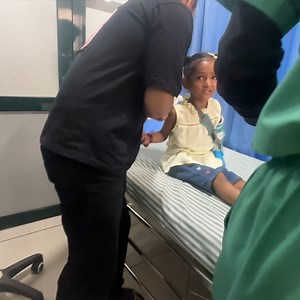 Anita or mummy pahuch gye Nepal or jiya ko lekar gye Doctor ke pass . . . . .#couplevlogs #jeetthakur #pranks #nepal #familyvlogs #indinavlogger #kidsvlog | Jeet Thakur Pranks