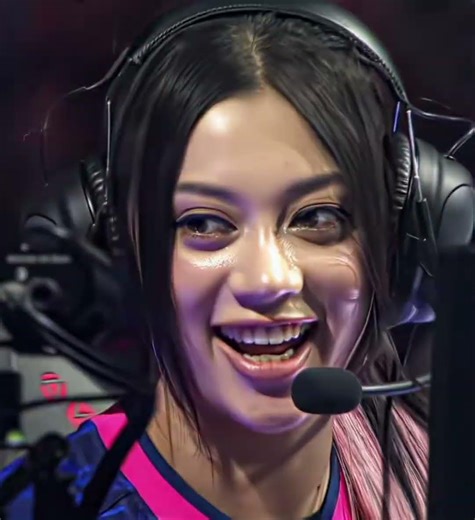 Megan’s Teammates Show Up to Support Her 💙. #megan #katseye