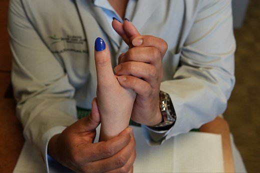 Hand and Wrist Care | Illinois Bone & Joint Institute