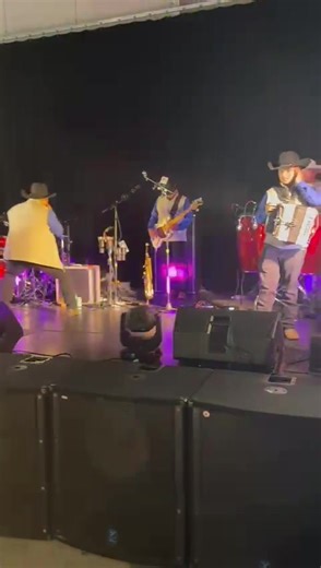 Good Vibes Jam Session at Bajo Zero