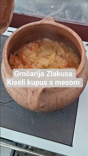 kiseli kupus s mesom u zemljanom loncu , grncarija Zlakusa #cooking #food #kitchen #selo