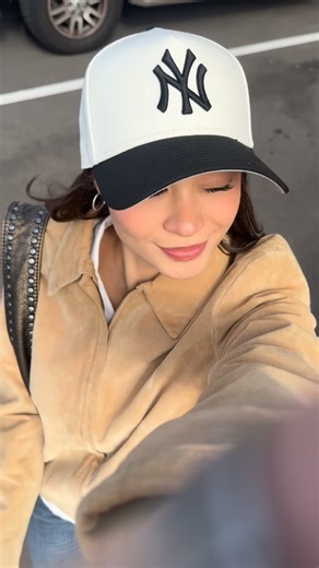 Lids on Instagram: "Yassssss @alanarabor ✨✨ Thank you for taking us with you to style our everyday Chrome @neweracap A-Frames!"