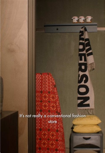 #PrivateView: Jonathan Anderson at Pimlico Road In partnership with NOWNESS, Jonathan Anderson meets art historian Dr James Fox, honouring the spirit of collecting and British craft, from JW ANDERSON’s new Pimlico Road store Directed by Catherine Hyland Watch the full video on NOWNESS and JWANDERSON.com #jonathananderson #jwanderson #nowness #jamesfox