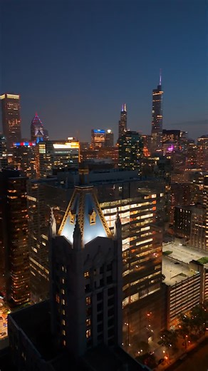 Diego Edu on Instagram: "A little mix of the best city 🔥 #chicagogram #chicagolife #chicagocityworld #chicagophotographer #cityphotography #cityscape #cityscapephotography #likechicago #nightvideo #chicago #reeloftheday #streetphotographer #artofchi #intheloopchi #chicagoexplore #mysecretchicago #shotsofchicago #dronelife"