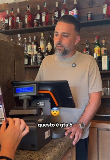 Cliente impazzita vuole pagare 1.800€ di conto con GTA 6 🤯 Tu avresti accettato? 🤔 #ristorante #clienti