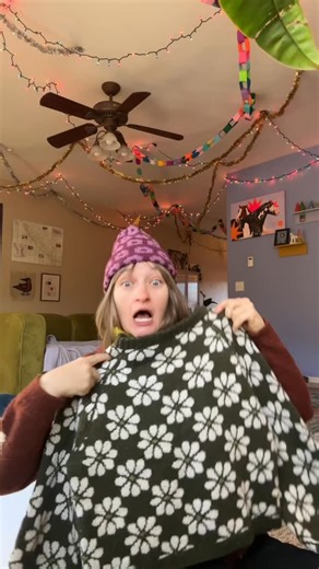 Louise on Instagram: "Knit a hat. DO IT 😈🧶🌟💖 Sunflower Power Beanie by @stoneknits‬ is a great first colorwork project! If you want to dabble in the stranded colorwork knitting game, this beanie pattern has a straight forward construction and easy pattern repeat. You do have to manage a few longer float sections, but it is great practice! Knit Patterns mentioned: Flower Power Pullover by @degen.us 🌟 Daisy Sweater by @solvaraknitwear 🌟 Anemone by @maritaclementz 🌟 Poppy Vest by @maryannste