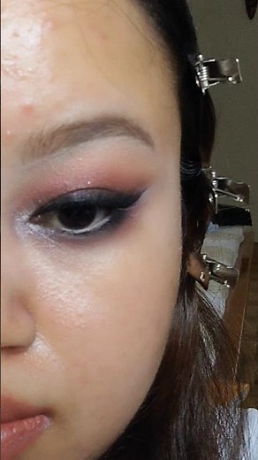 EASY RED & BLACK SMOKEY EYE (Tutorial)#smokeyeye #makeuptutorial #shorts #redandblack #redeyemakeup