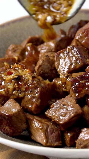 Garlic Butter Steak Bites are quick, juicy, and perfect for snacking on Super Bowl Sunday. Recipe link in comments 👇 | JoCooks