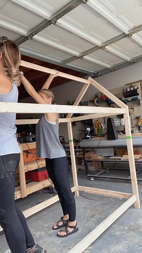 Simple and inexpensive toddler bed option with Kays Creates. #maker #create #friends #california #texas #toddler | She’s the Carpenter