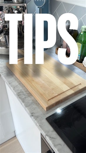 Emil Grönholm | Hur man fixar sin trasiga uråldriga skärbräda. Man struntar i de och bygger en ny. Eller köper en ny. Åren av mat o knivar ger sina spår... | Instagram