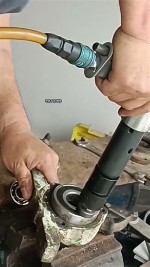 Pneumatic hammer or air chisel, to remove a bearing from a mechanical assembly