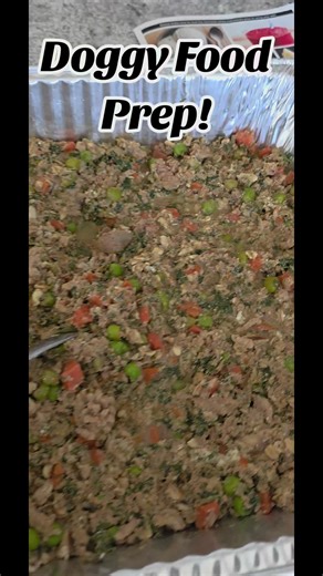 Tired of buying fresh pet for my spoiled fur kids... Momma got fresh pet right at home.. Ground turkey, sardines, eggs with shell, spinach, peas, carrots, Oats, and Tumeric!!!