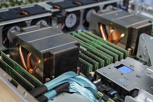 Dell EMC PowerEdge R7525 Review Flagship Dell Dual-Socket Server