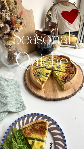 🌱RECIPE🌱 A seasonal Quiche - garden peas, asparagus & blue cheese 👌 This is of course so easy to make and make the perfect Spring lunch or garden party meal! The veggies just cook in the quiche on their own, still all dente and perfectly cooked, so easy. For the pastry 200g of plain four 100g of cold butter 50/55g of cold water A pinch of salt For the quiche 6 eggs 150ml of double cream 100g of cheddar or emmental 2 handfull of fresh garden peas A dozen of small asparagus 150g of diced blue c
