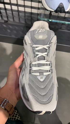 Rekomendasi Sepatu Anak Skena New Balance 725 - Sol Tebel dan Empuk