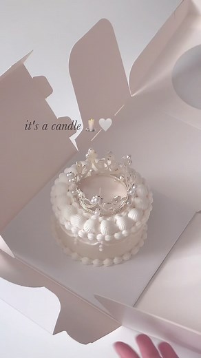 Vintage Crown Cake Candle Decoration Ideas