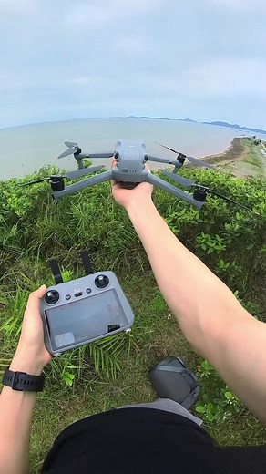 How to takeoff a drone on your hand? #fyp #dji #djiair3 #drone #flycam #mintrip