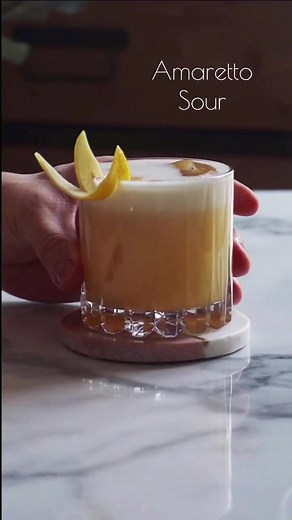 𝐀𝐦𝐚𝐫𝐞𝐭𝐭𝐨 𝐒𝐨𝐮𝐫: Classic Amaretto Cocktails Tutorial
