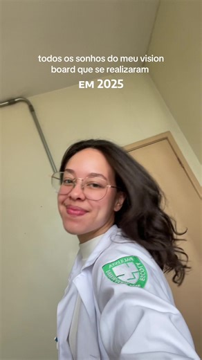 Descubra Como Meu Vision Board Transformou 2025